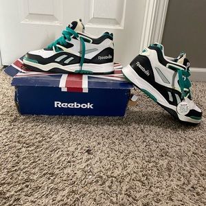 Men’s Low Top Reebok Pumps